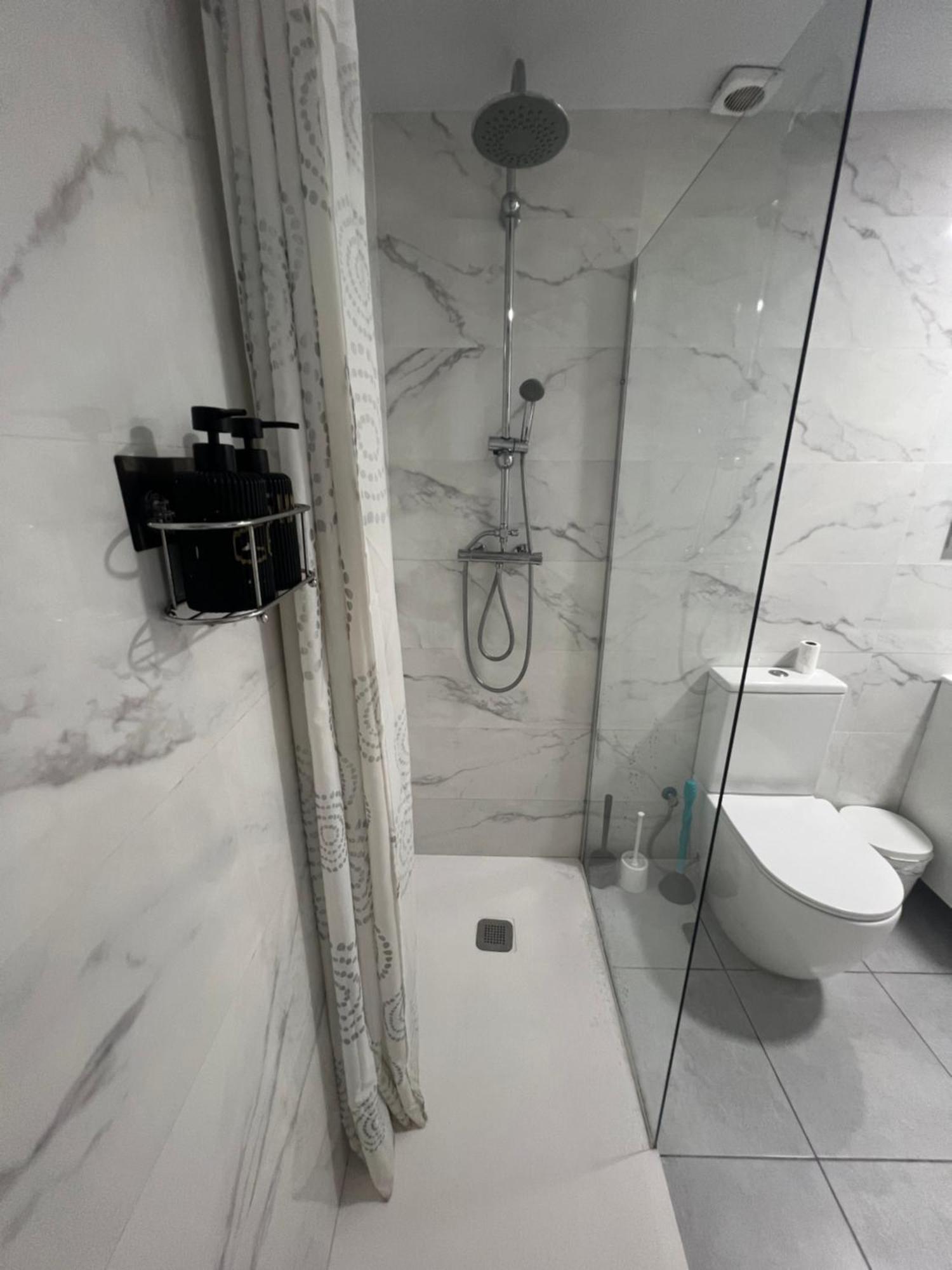 Rooms In Spacious Apartment In City Center Barcelona Eksteriør billede