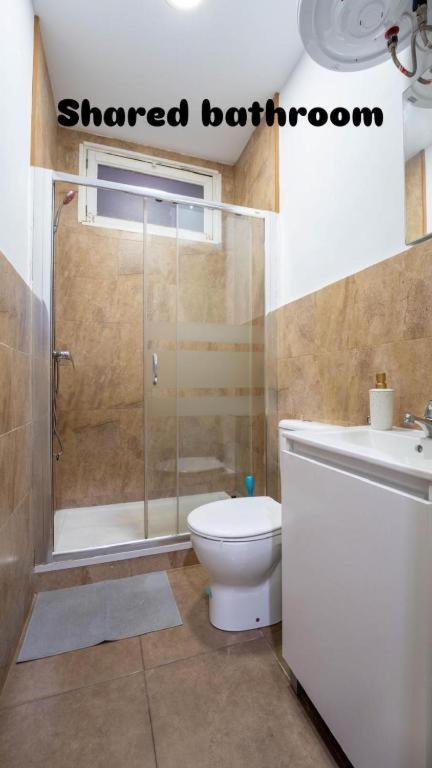 Rooms In Spacious Apartment In City Center Barcelona Eksteriør billede